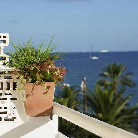 Yebisah Konukevi Santa Eularia des Riu
