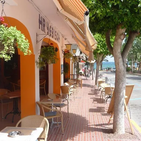 Yebisah Konukevi Santa Eularia des Riu