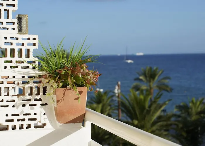 Yebisah Konukevi Santa Eularia des Riu